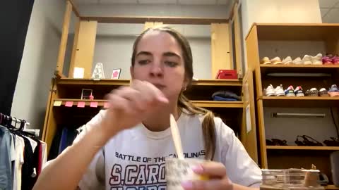 Snapshot of oliviaaraee chatting on 9, 2, 2026 oliviaaraee online show from 9, 2, 2026