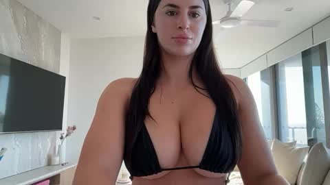 Snapshot of oliviabrookess chatting on 2, 10, 2025 Olivia Brookes online show from 2, 10, 2025