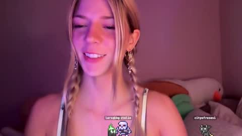 Snapshot of oliviahansleyy chatting on 19, 11, 2025 Olivia online show from 19, 11, 2025