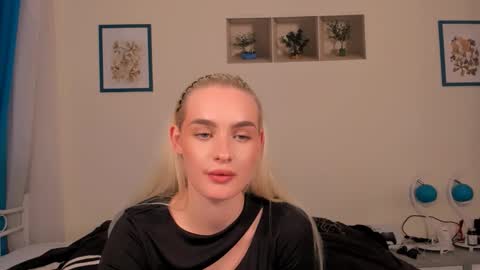 Snapshot of oliviahappy chatting on 15, 4, 2026 oliviaBeauty online show from 15, 4, 2026