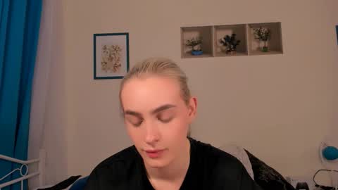 Snapshot of oliviahappy chatting on 18, 4, 2026 oliviaBeauty online show from 18, 4, 2026