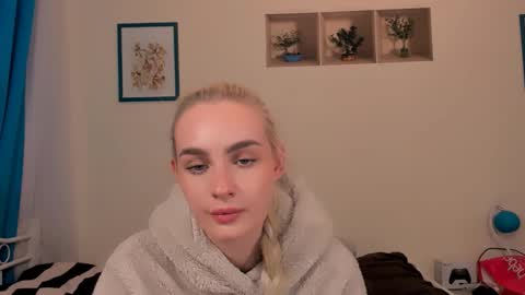 Snapshot of oliviahappy chatting on 19, 4, 2026 oliviaBeauty online show from 19, 4, 2026