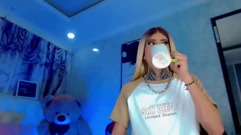 Snapshot of oliviahot01 chatting on 7, 7, 2026 oliviahot01 online show from 7, 7, 2026