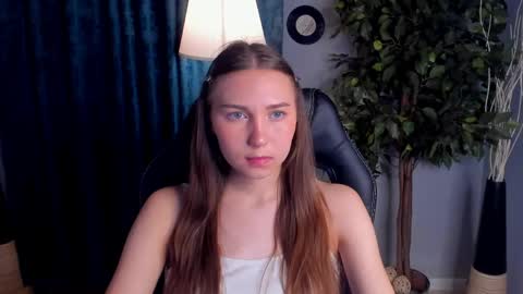 Snapshot of olivialangs chatting on 3, 4, 2026 olivialangs online show from 3, 4, 2026