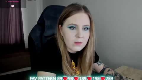 Snapshot of oliviamunk chatting on 5, 3, 2025 . online show from 5, 3, 2025