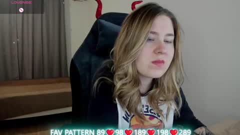 Snapshot of oliviamunk chatting on 8, 3, 2025 . online show from 8, 3, 2025
