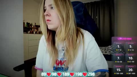 Snapshot of oliviamunk chatting on 11, 9, 2025 . online show from 11, 9, 2025