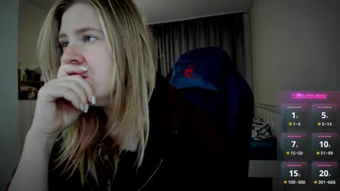 Snapshot of oliviamunk chatting on 17, 9, 2025 . online show from 17, 9, 2025