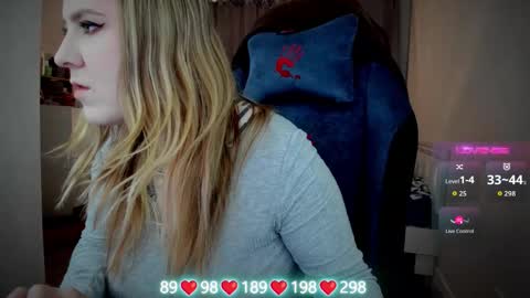 Snapshot of oliviamunk chatting on 4, 10, 2025 . online show from 4, 10, 2025