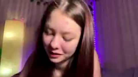 Snapshot of olliewagatsuma chatting on 5, 5, 2026 Emma online show from 5, 5, 2026