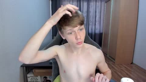 Snapshot of olvr_zoolander chatting on 5, 6, 2026 Oliver and Mira online show from 5, 6, 2026