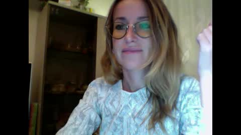 Snapshot of olyra11 chatting on 4, 10, 2025 olyra11 online show from 4, 10, 2025