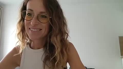 olyra11 online show from 24, 7, 2026