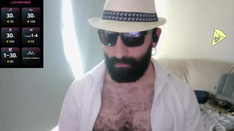 Snapshot of ona_nisme chatting on 25, 5, 2026 ona nisme online show from 25, 5, 2026
