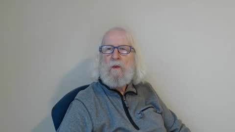 Snapshot of onanister chatting on 31, 12, 2024 Somewhere over the rainbow online show from 31, 12, 2024