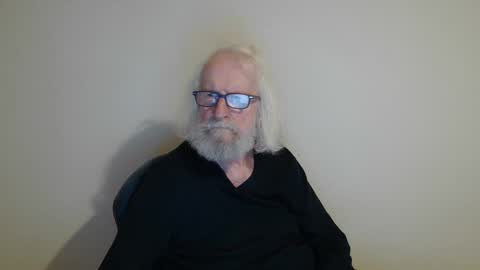 Snapshot of onanister chatting on 1, 1, 2025 Somewhere over the rainbow online show from 1, 1, 2025