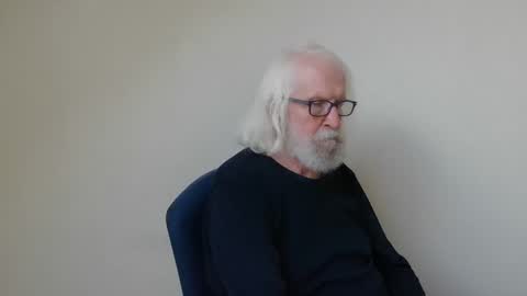 Snapshot of onanister chatting on 5, 1, 2025 Somewhere over the rainbow online show from 5, 1, 2025