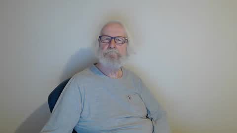 Snapshot of onanister chatting on 8, 1, 2025 Somewhere over the rainbow online show from 8, 1, 2025
