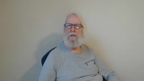 Snapshot of onanister chatting on 14, 2, 2025 Somewhere over the rainbow online show from 14, 2, 2025