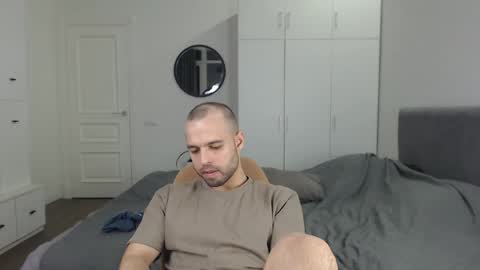 onebestlover online show from 18, 2, 2025