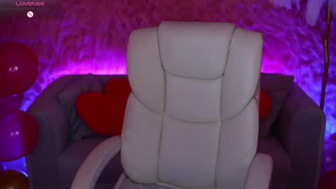 Snapshot of onelaya chatting on 8, 2, 2026 L A Y A online show from 8, 2, 2026