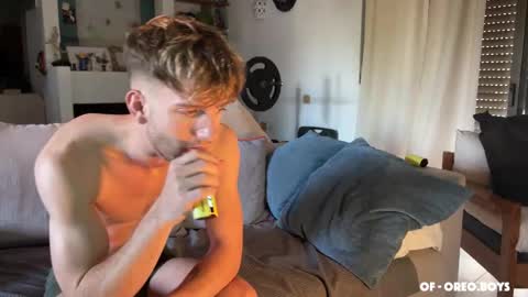 Snapshot of oreoboys chatting on 10, 10, 2025 OreoBoys online show from 10, 10, 2025