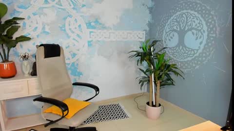 Orianna -  Hi Im into geek culture cosplay crafting LARP games. Shall we play DnD online show from 13, 12, 2024