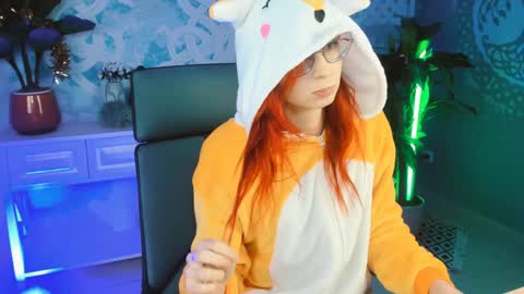 Orianna -  Hi Im into geek culture cosplay crafting LARP games. Shall we play DnD online show from 11, 1, 2025