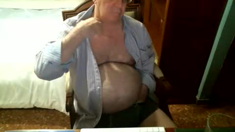 Snapshot of oscarw chatting on 15, 12, 2025 Oscar online show from 15, 12, 2025