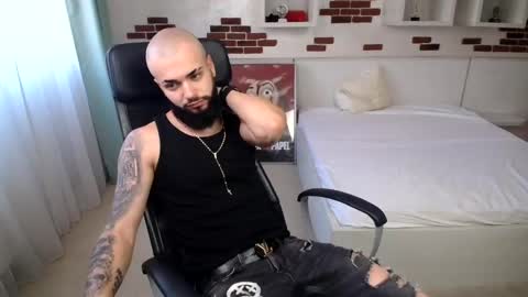 Snapshot of oscarwills chatting on 25, 5, 2026 OscarWills online show from 25, 5, 2026