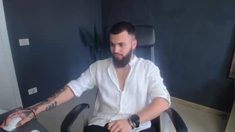 Snapshot of oscarwills chatting on 28, 7, 2026 OscarWills online show from 28, 7, 2026