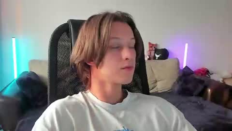 Snapshot of ostin_meoww chatting on 22, 6, 2026 Ostin online show from 22, 6, 2026