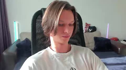 Snapshot of ostin_meoww chatting on 4, 7, 2026 Ostin online show from 4, 7, 2026
