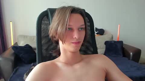 Snapshot of ostin_meoww chatting on 3, 8, 2026 Ostin online show from 3, 8, 2026