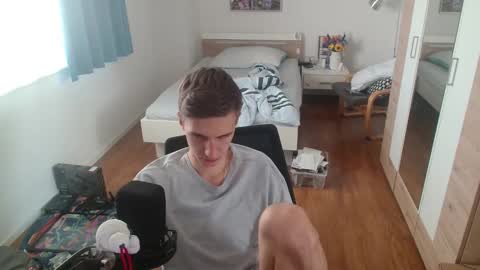 Snapshot of overkneebabe chatting on 10, 3, 2026 OverkneeBabe online show from 10, 3, 2026