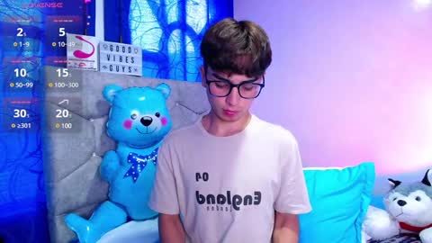 Owen  Independent model  online show from 4, 12, 2024