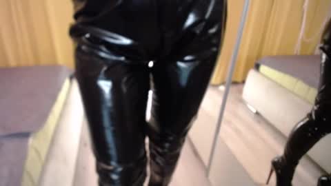 Snapshot of oxyser3nity chatting on 3, 12, 2025 oxyser3nity online show from 3, 12, 2025