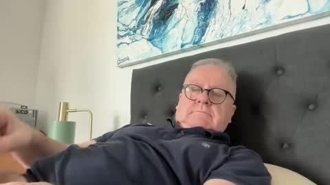 ozhairybearxxxx online show from 17, 4, 2026