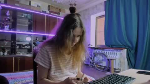 Snapshot of pa1e_pr1ncess chatting on 13, 6, 2026 Ella online show from 13, 6, 2026