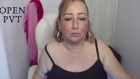 Snapshot of paiperhalliwey chatting on 2, 2, 2025 paiperhalliwey online show from 2, 2, 2025