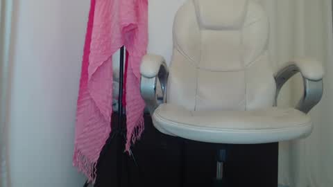 Snapshot of paiperhalliwey chatting on 26, 2, 2025 paiperhalliwey online show from 26, 2, 2025