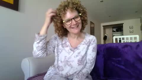 Snapshot of palaustudio chatting on 4, 11, 2025 Merce online show from 4, 11, 2025