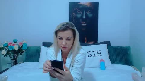 PAMEL ISSY online show from 4, 1, 2025
