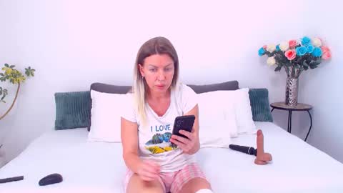 PAMEL ISSY online show from 24, 4, 2026