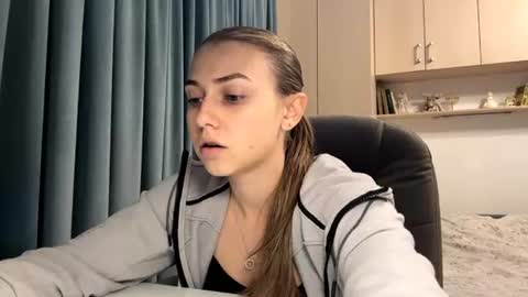 Snapshot of pamulahallquist chatting on 7, 7, 2026 Lia online show from 7, 7, 2026