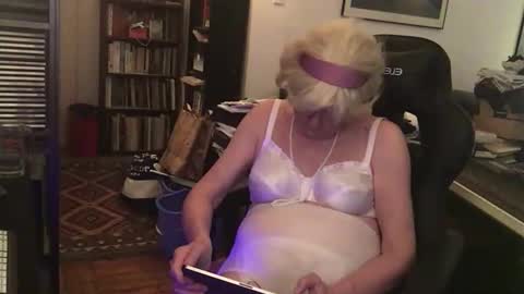 Pantyvioletlace online show from 8, 6, 2026
