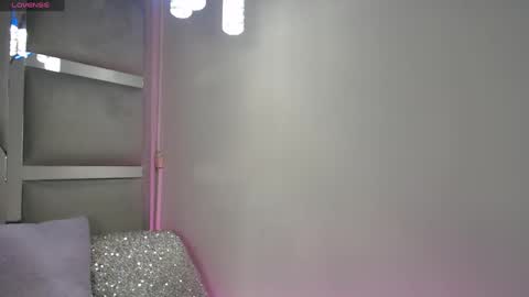 Snapshot of paola_lyon chatting on 8, 3, 2025 Paola Lyon online show from 8, 3, 2025