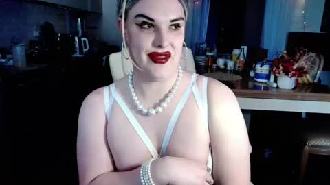 Snapshot of paoladoll chatting on 24, 4, 2026 Sarina Williams online show from 24, 4, 2026