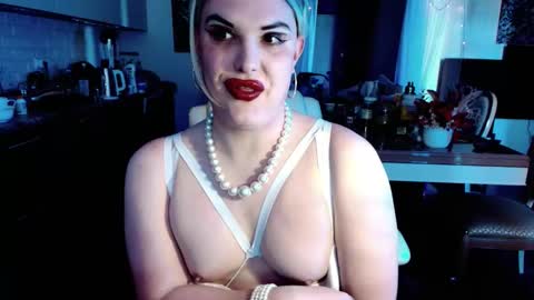 Snapshot of paoladoll chatting on 5, 5, 2026 Sarina Williams online show from 5, 5, 2026