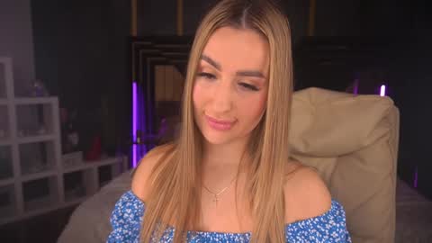 Lia online show from 1, 2, 2025